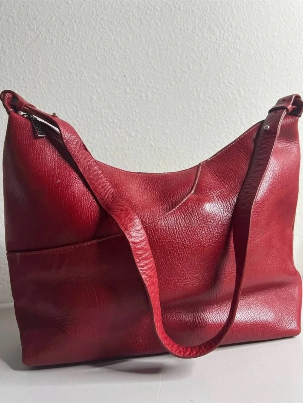Maxx New York Red Glossy Pebbled Leather Hobo/ShoulderbBag Contrast
